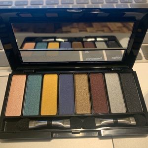 True Color 8-in-1 eyeshadow palette